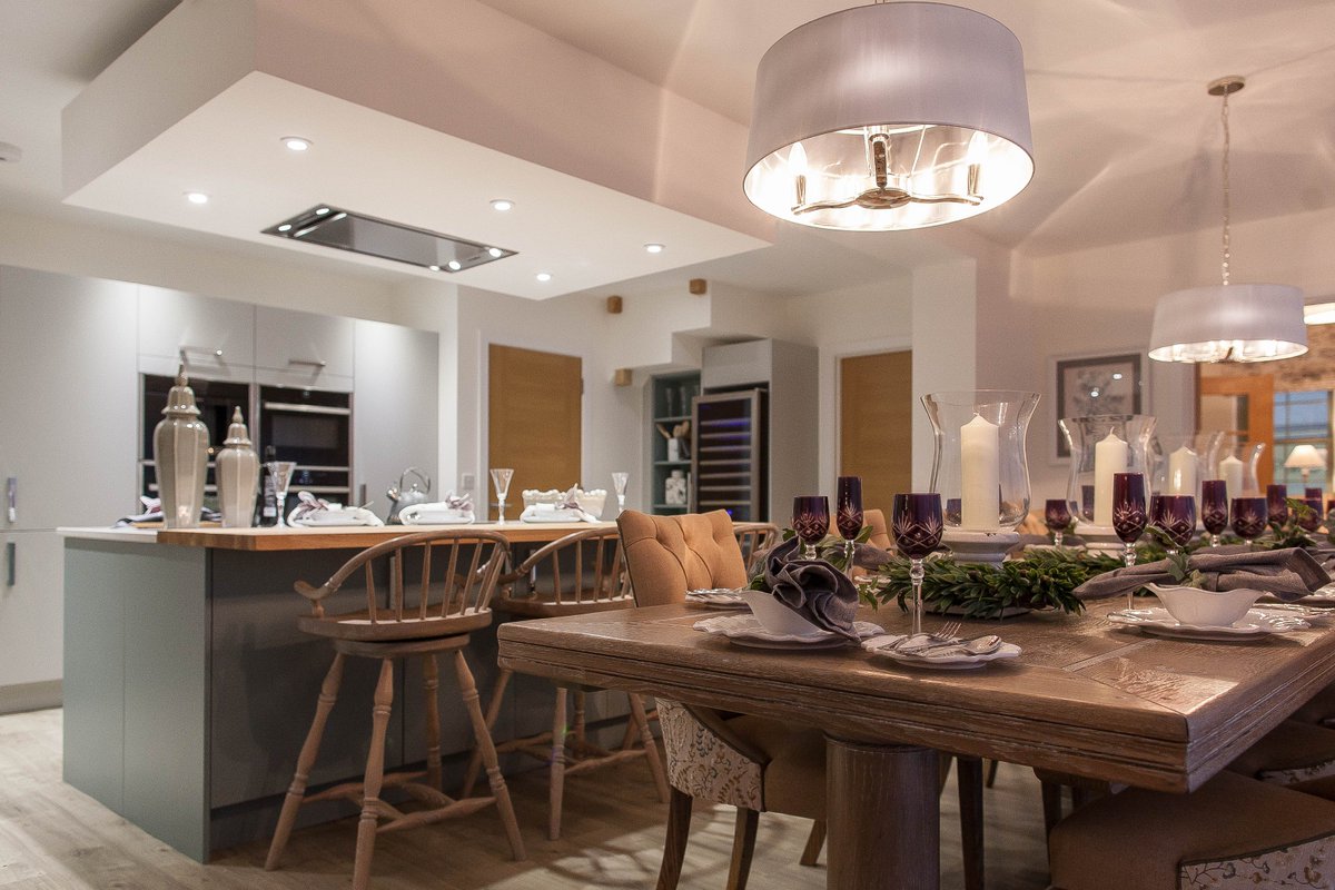 The weather forecast is reporting a potential washout #BankHolidayWeekend ☔ so it's a good job we now have 3 beautiful #showhomes available to view at our #Cotswold development in #Northleach. Come across for a nosey! 🏡⭐🏡⭐🏡⭐ (stick GL54 3QJ into your Sat Nav)