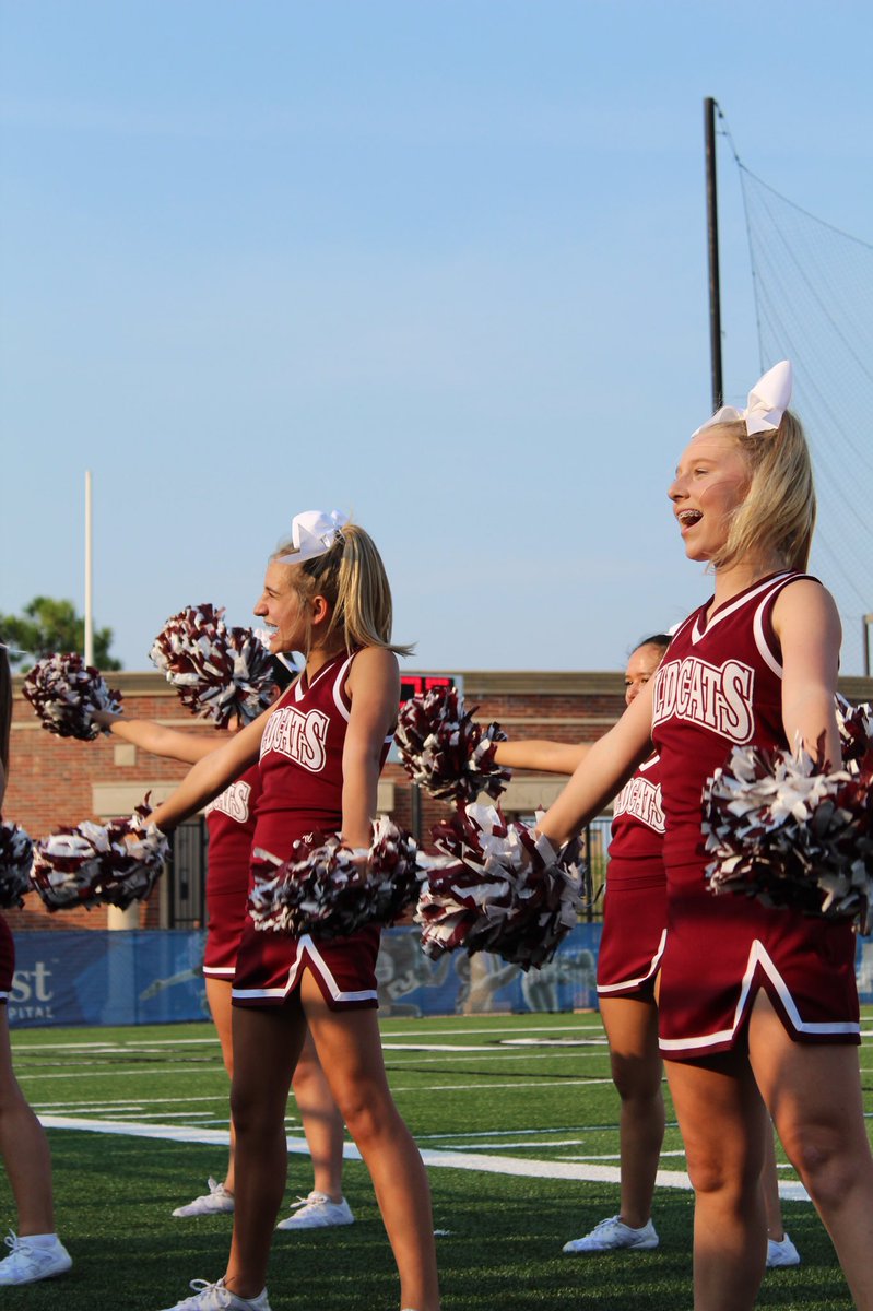 Creek__Cheer's tweet photo. some of our jv girls cheering at the scrimmage yesterday🐾 https://t.co/6bj7AYJrXd