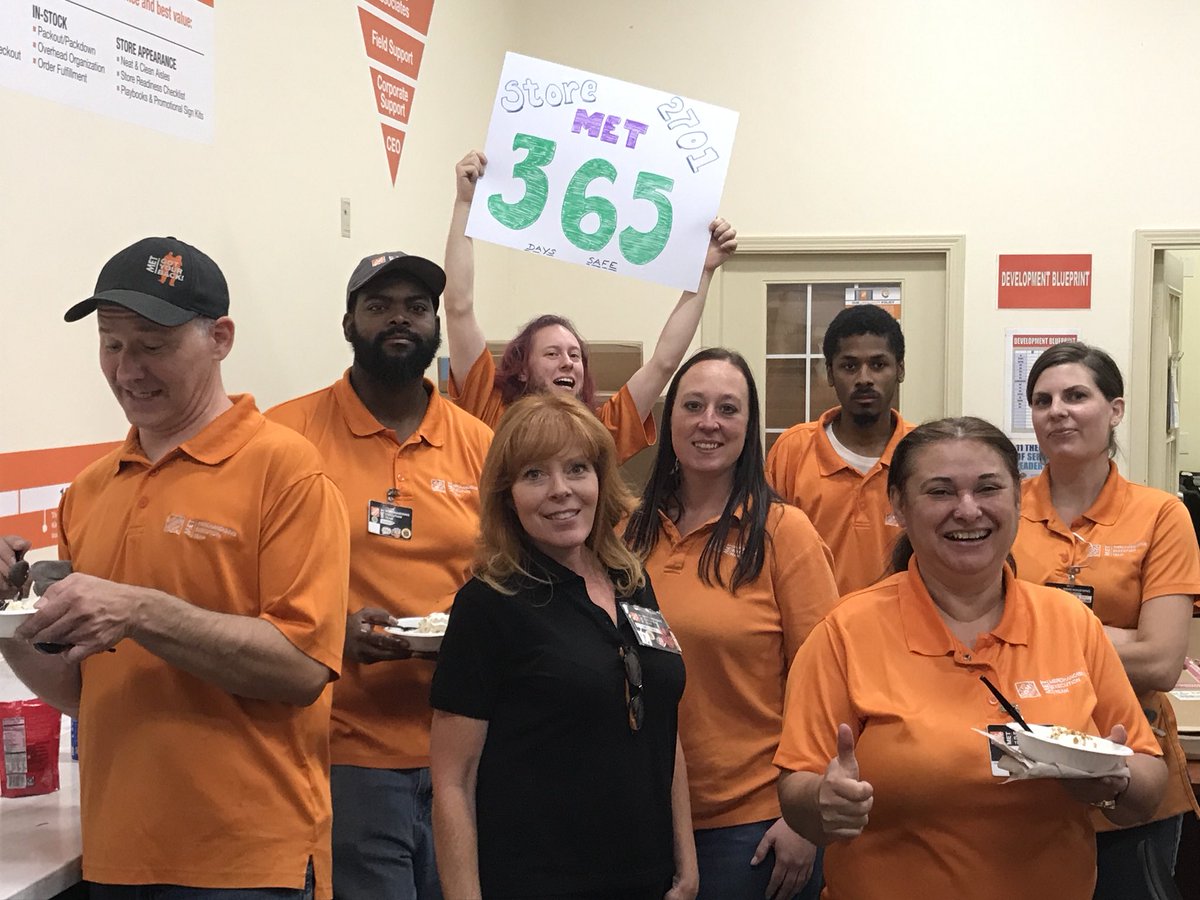 1117Cooper's tweet image. Club 365 for the Pontiac MET team!! Great job on working safely throughout the year! #SafetyFirst #teampontiac