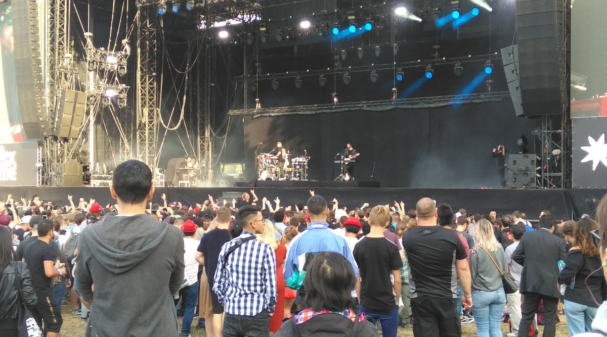 Isatagada's tweet photo. Pas grand monde à 19h même pour Mike Shinoda / Linkin Park.
Beaucoup de sympathie pour ce garçon.
#RES2018 #GrabdeScène https://t.co/BAZb2LtdHX