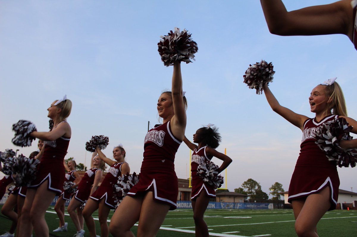 Creek__Cheer's tweet photo. some of our varisty girls yesterday cheering on the varisty boys 🐾 https://t.co/VENUn9EvFf