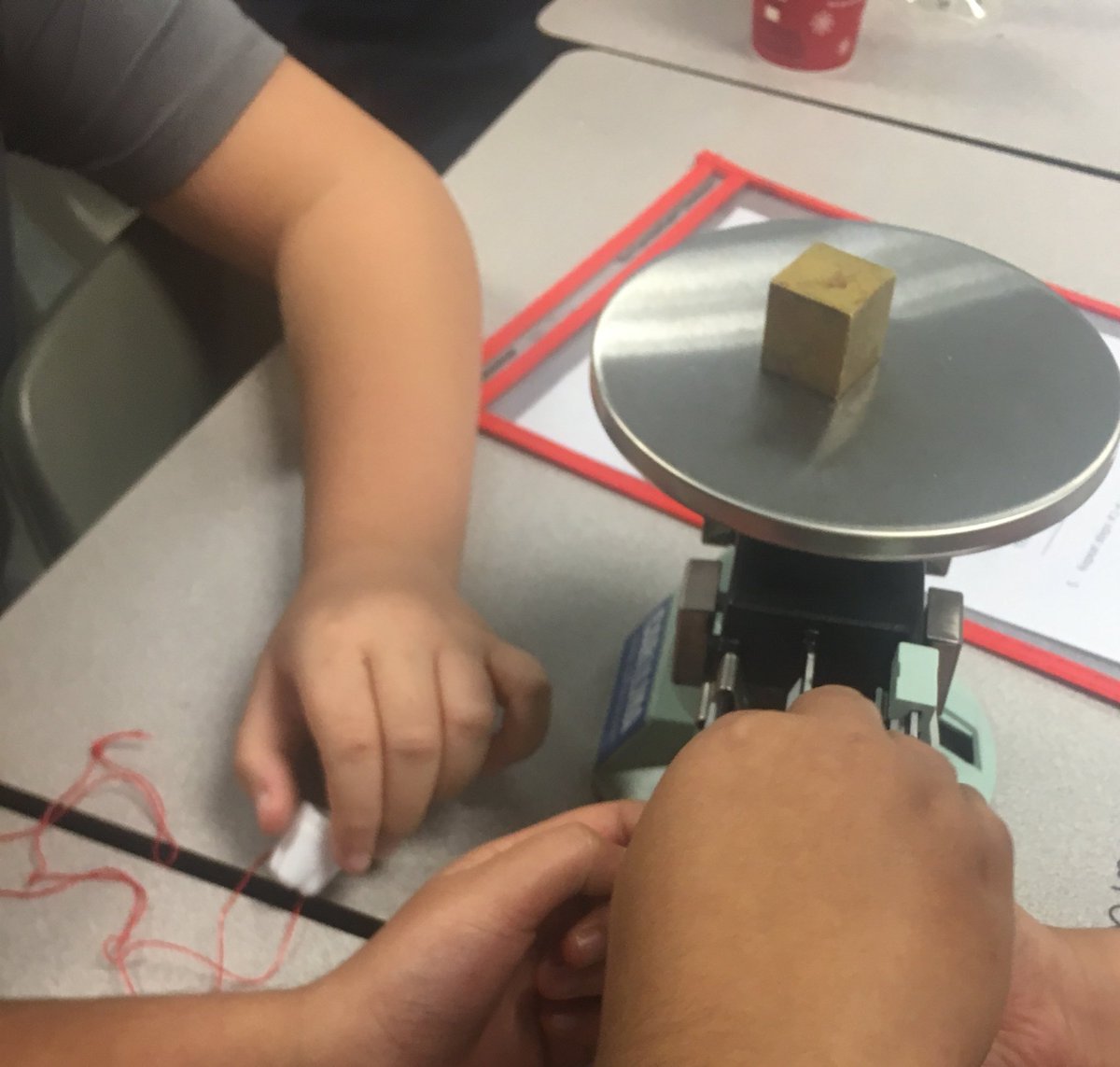 PowerofYet5's tweet photo. Investigating with Science Tools #goforthgreatness https://t.co/lc4xj0tRFp