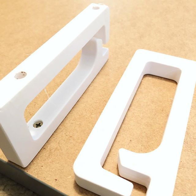 SaltySkabz's tweet image. Under desk cable management. Why buy when I can print. #3dprinting #thingiverse #hatchbox3d #flashforge ift.tt/2LpepRT