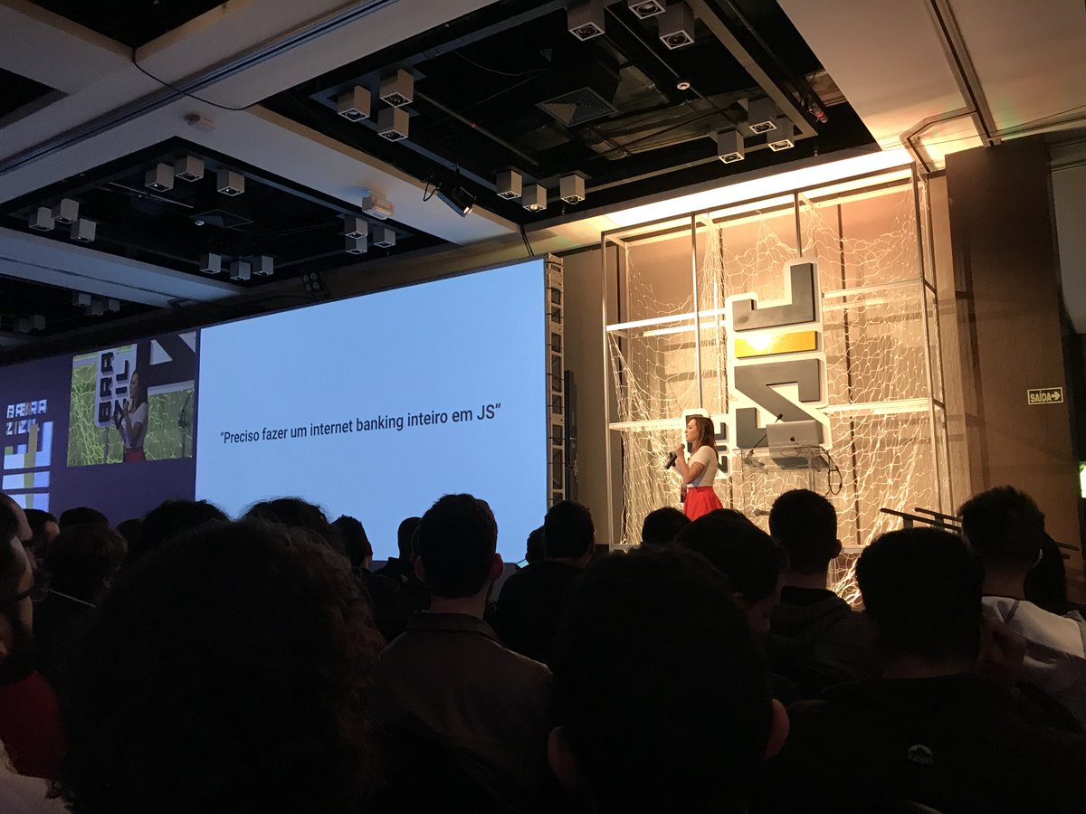 agenciaweb's tweet photo. Programação funcional sempre presente nos eventos. #brazilJS2018 https://t.co/H9K4uQlgMG