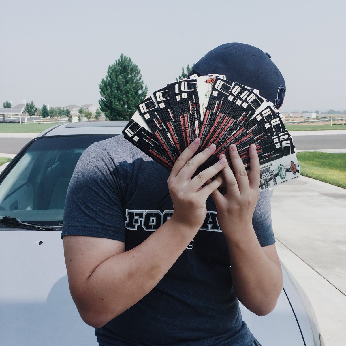 DempsyGoodro's tweet photo. Chiawana Football Gold Cards $20 
Who wants one? 🤙🏽 https://t.co/aEODzl3d1A
