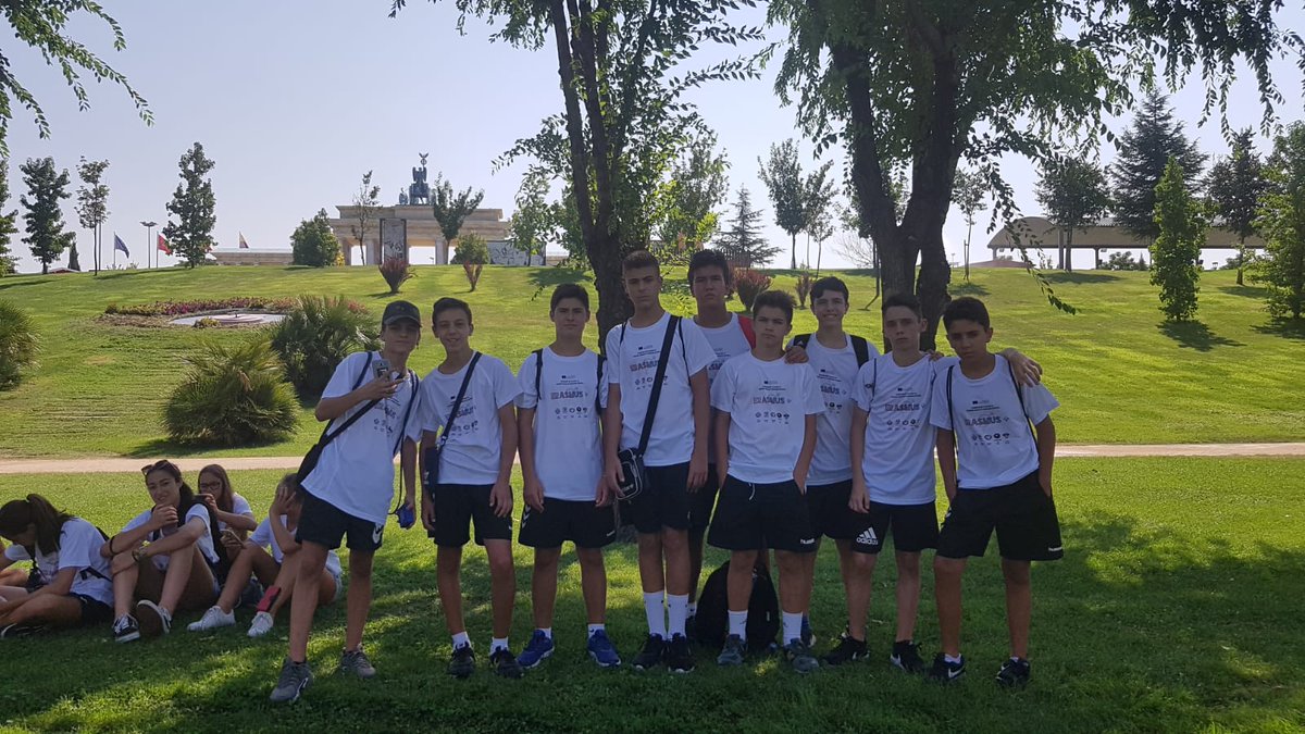 cdrivasfutsal's tweet photo. Jornada en el #ParqueEuropa de #TorrejonDeArdoz
Learning by Playing: "Igualdad de Género a través del deporte" 
#RivasFutsalBase #RivasFutsal #GoRivas @InjuveSpain @EUErasmusPlus  @Learn_Play_YE https://t.co/sQ2Klpvcct