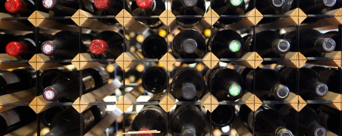 dawsonwine's tweet photo. If you learn nothing from me(and oh boy, you could learn so much) it's that I encourage you to drink with diversity! Drink them all, enjoy them all, as every wine professional worth his or her salt does. Discover the six wins you should start with. https://t.co/yEzjhAz7Dp #DDWA https://t.co/RdYtt4ro2h