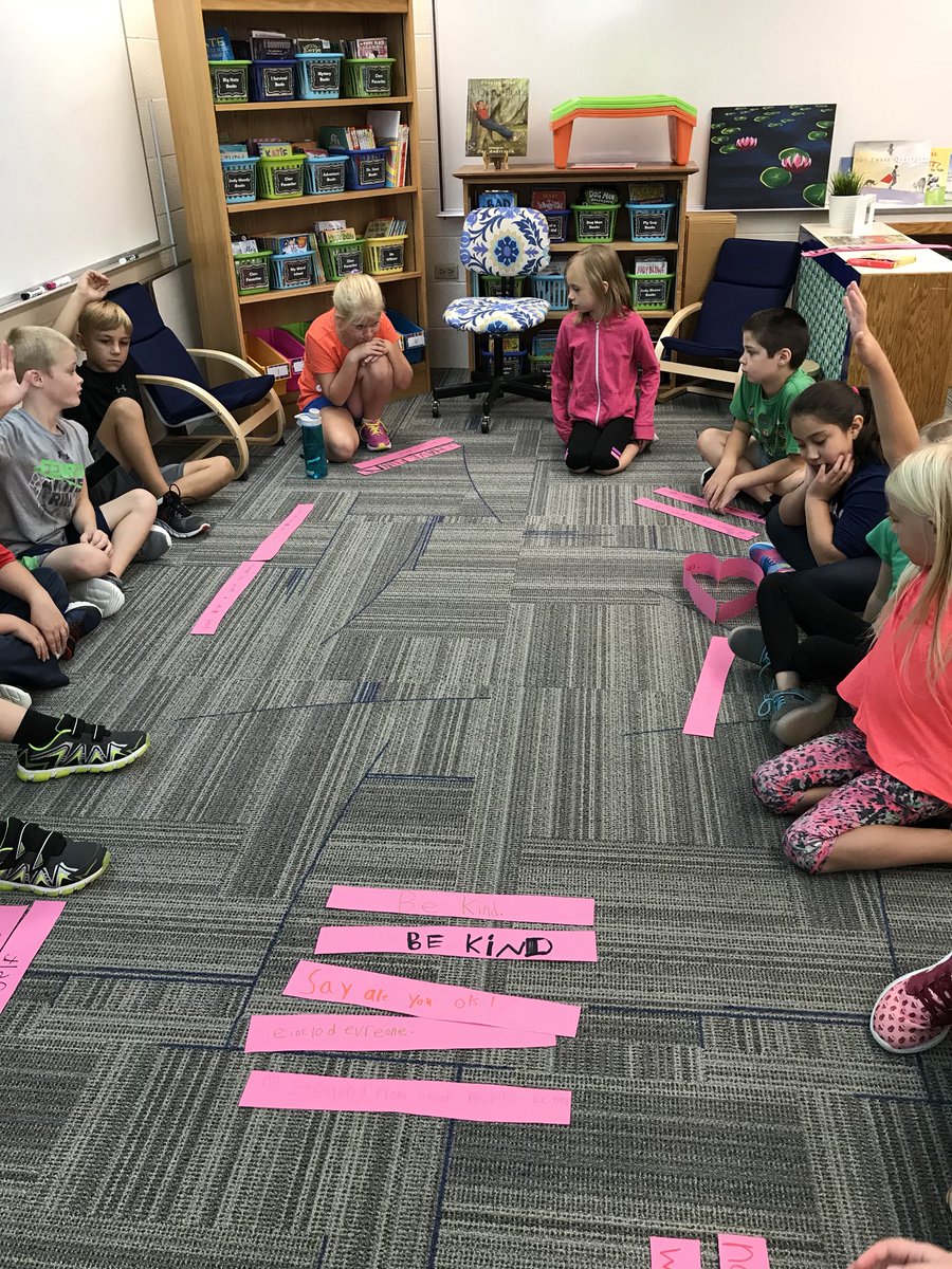 npeterson09's tweet image. Creating our classroom rules!  #collaboration @responsiveclass @nicksofio #ALASconnectED