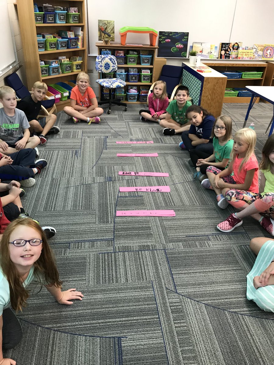 npeterson09's tweet image. Creating our classroom rules!  #collaboration @responsiveclass @nicksofio #ALASconnectED