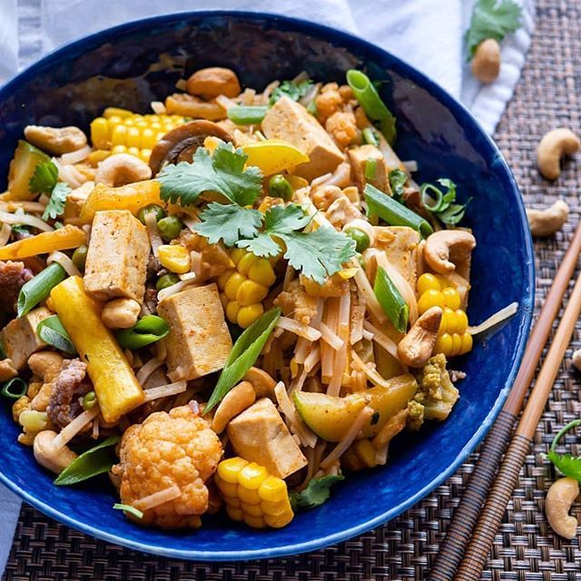 tofunafysh's tweet photo. Whatchu eating today? Delicious #vegan food duh! @theyummyvegan thanks for the Fysh your dish 📷 it looks so delish 😁#FyshFriday #Fyshnotfish https://t.co/I1a5KQULeu https://t.co/RpzvRb8o9S
