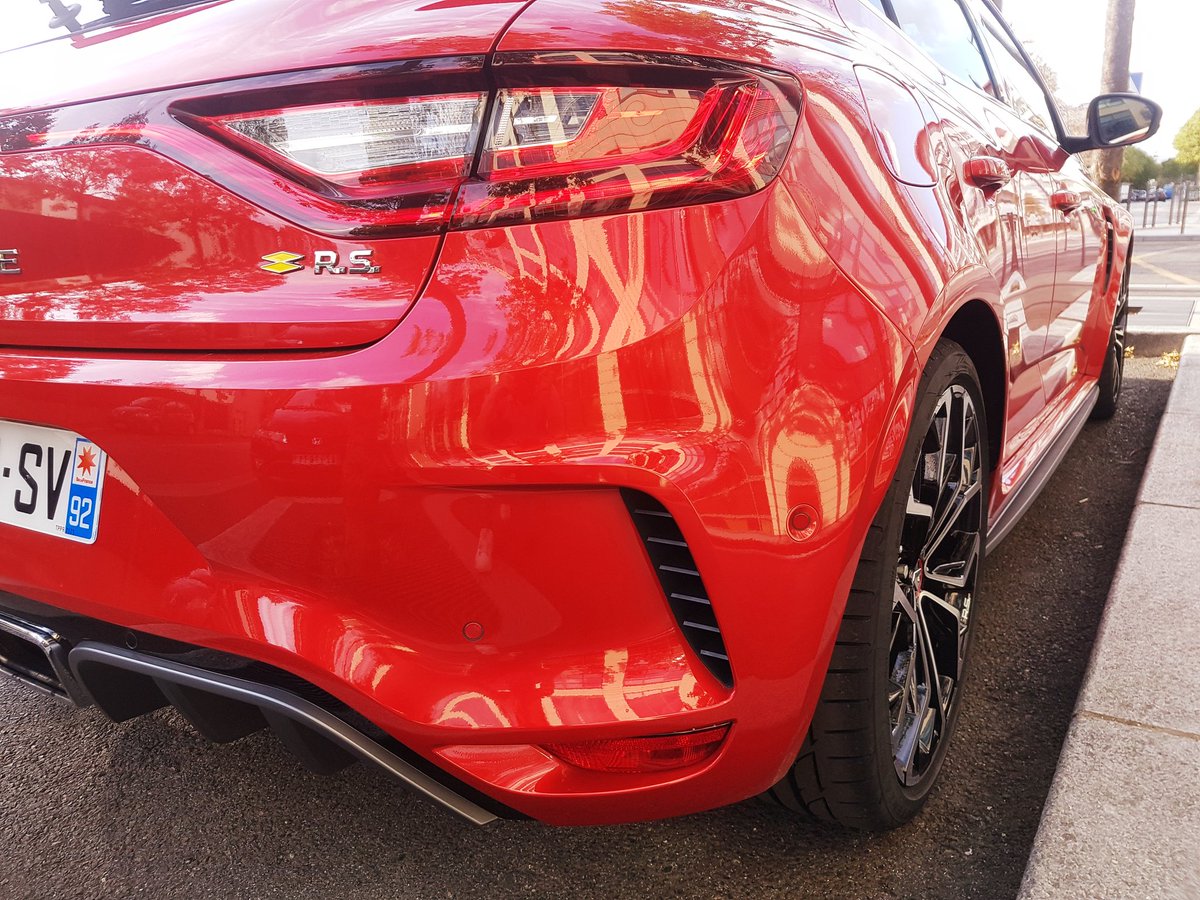 JJODRY's tweet photo. Chaud bouillant à bord de la #Renault Mégane RS 280 ch CUP.
Quel bonheur les 4 roues directrices ! Elles transforment les rond-points en lignes droites ! 😅
Ici en boite méca. Hé ouais, ça se mérite de cravacher la belle... ou la bête 😉

@RenaultSport @renault_fr @Groupe_Renault https://t.co/JXfoslgRMj