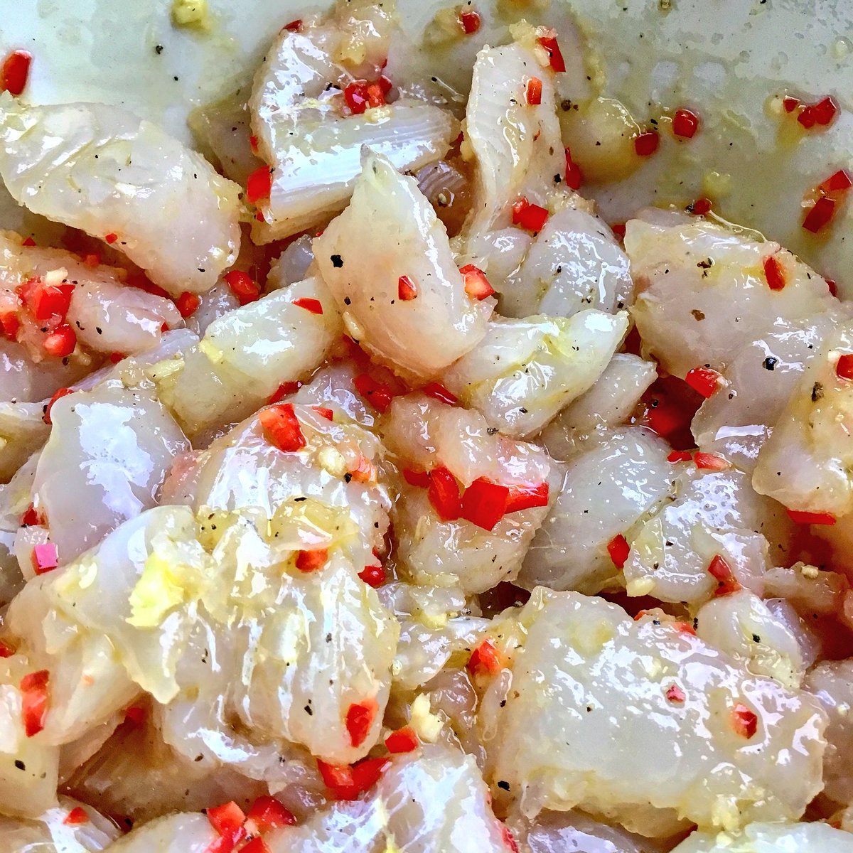 Justlovefood's tweet photo. Haddock ceviche step one ....on the making ! Welcome back to Scotland my love 😍......great for jet lag #ceviche #Scotland #chileanfood #tradition #chile #love #beauty @great_oil #frenchgarlic #delicious #fish https://t.co/9eILYAclcr