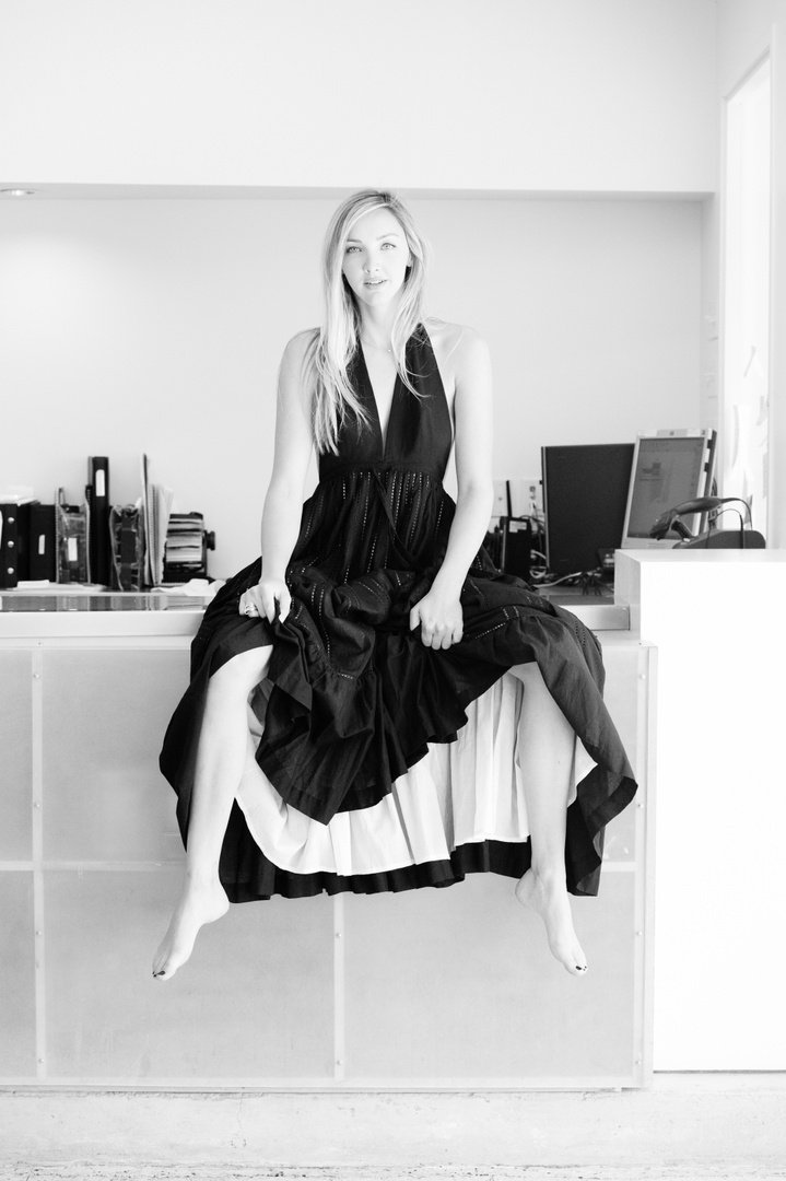 WeinsteinStyle's tweet photo. Black. White. Blonde.
#Weinsteinstyle 

🚺 Elissa Helling wears KALITA's rooftop runway cotton halter-neck maxi dress 
📸 elizabeth dondis photography https://t.co/hT8vuG7ITB