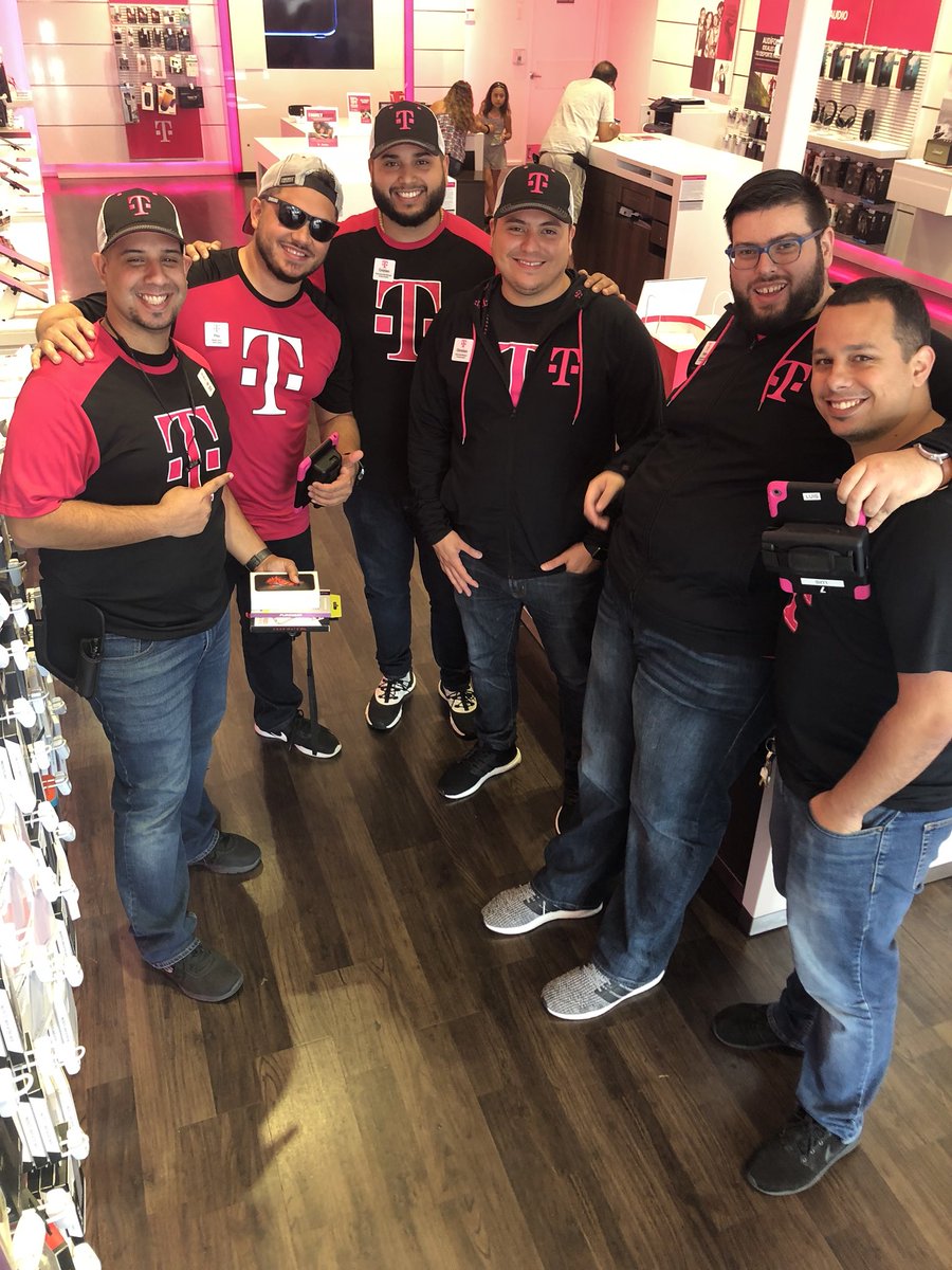Had a great time visiting my NXT LVL mentor and friend @McLano at homestead. Thank you for letting me help out and learn from your team. #Tmobile #nxtlvl @tmobilecareers @RJGomezIII @NicholasMusarra  @Robbelljr1