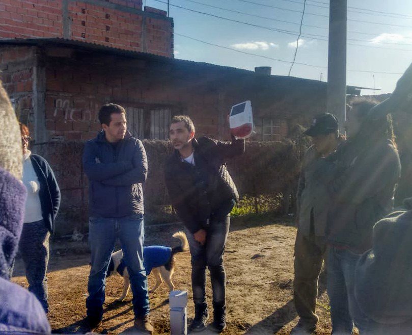 _Eduardo_Diaz's tweet photo. #AlertaBuenosAires 🚨📲
Seguimos en todos los barrios de #Merlo llevando la herramienta de prevención gratuita contra la inseguridad.
Gracias al trabajo con los vecinos del compañero Eduardo Flores, estuvimos instalando dos sirenas en B°Rivadavia
@FrenteRenovador
#AlertaMerlo https://t.co/L1aYidsLmw