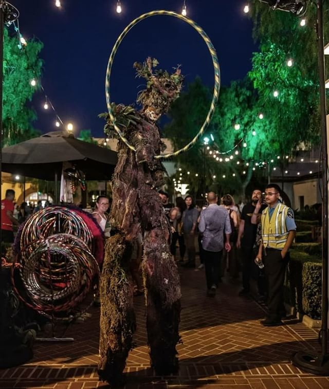 EclecticHoops's tweet image. Gotta love it when Tree makes a surprise appearance!  Thank you KCRW Summer Nights and Metro Art Los Angeles for the invite!  Shout out to Amir and his crew at Tribal Markers for the body art too!
Big love!  #eclectichoops #adocumentree #MetroartLA #kcrw… ift.tt/2wawgYh