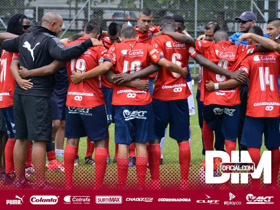DIM_Oficial's tweet photo. ⚽️ #DIMenores | 🔴🔵 El Sub 17 goleó en Armenia por la ida de la tercera fase del #TorneoNacional, el #Poderoso triunfó 1-4 ante #TalentosFC. 

➡ https://t.co/wWEYgBngPG 📝 https://t.co/TgCYVve2J7