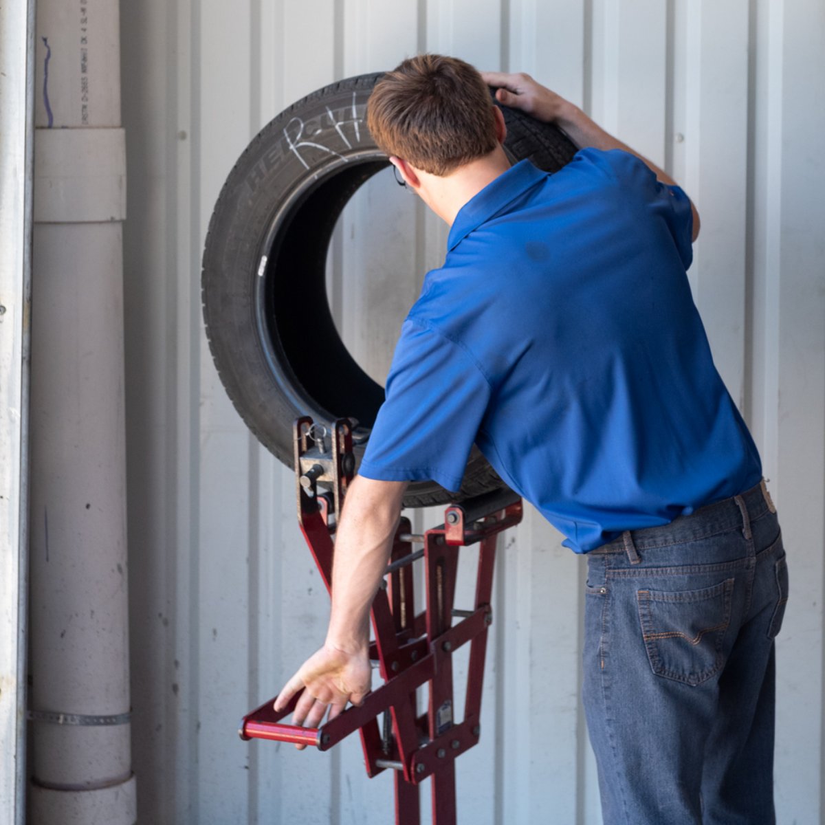 No matter the job, we'll tackle it with a hands-on approach.