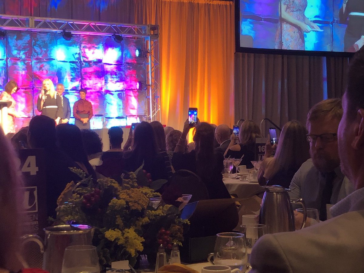 MagicBoxGal's tweet image. Congrats! @KimGreenKerr @Sprint #Sprintfam #womenwhomeanbusiness