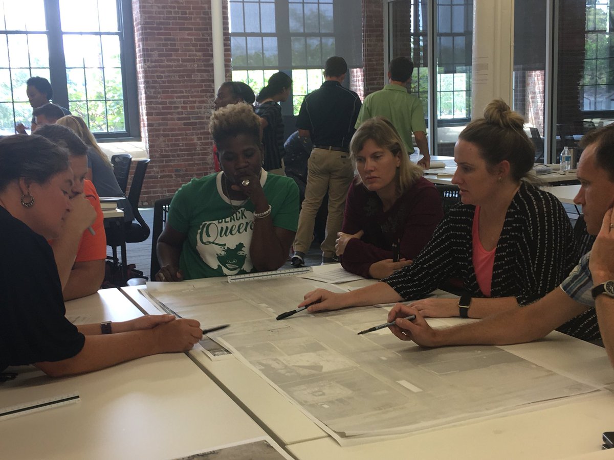MRUD students on Charrette right now for #buildabetterblock project with Metanoia, ULI, and Lowcountry Local for Reynolds Ave in #northcharleston