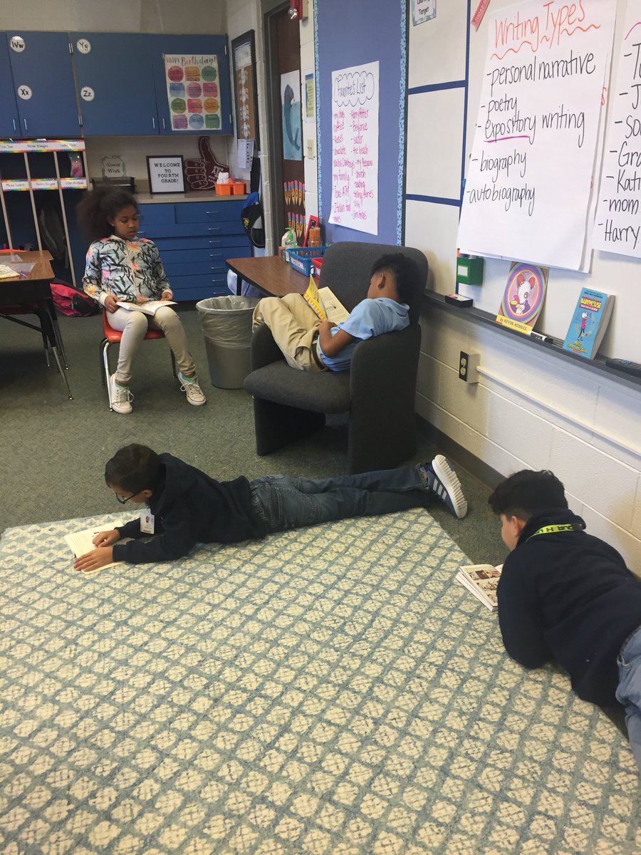 emilyburchfiel's tweet image. When the classroom library is open for business!! #JHaleyB2S #soquiet #soexcited #JHaleyBulldogs #jhaleyreads #irvingB2S #irvingisd