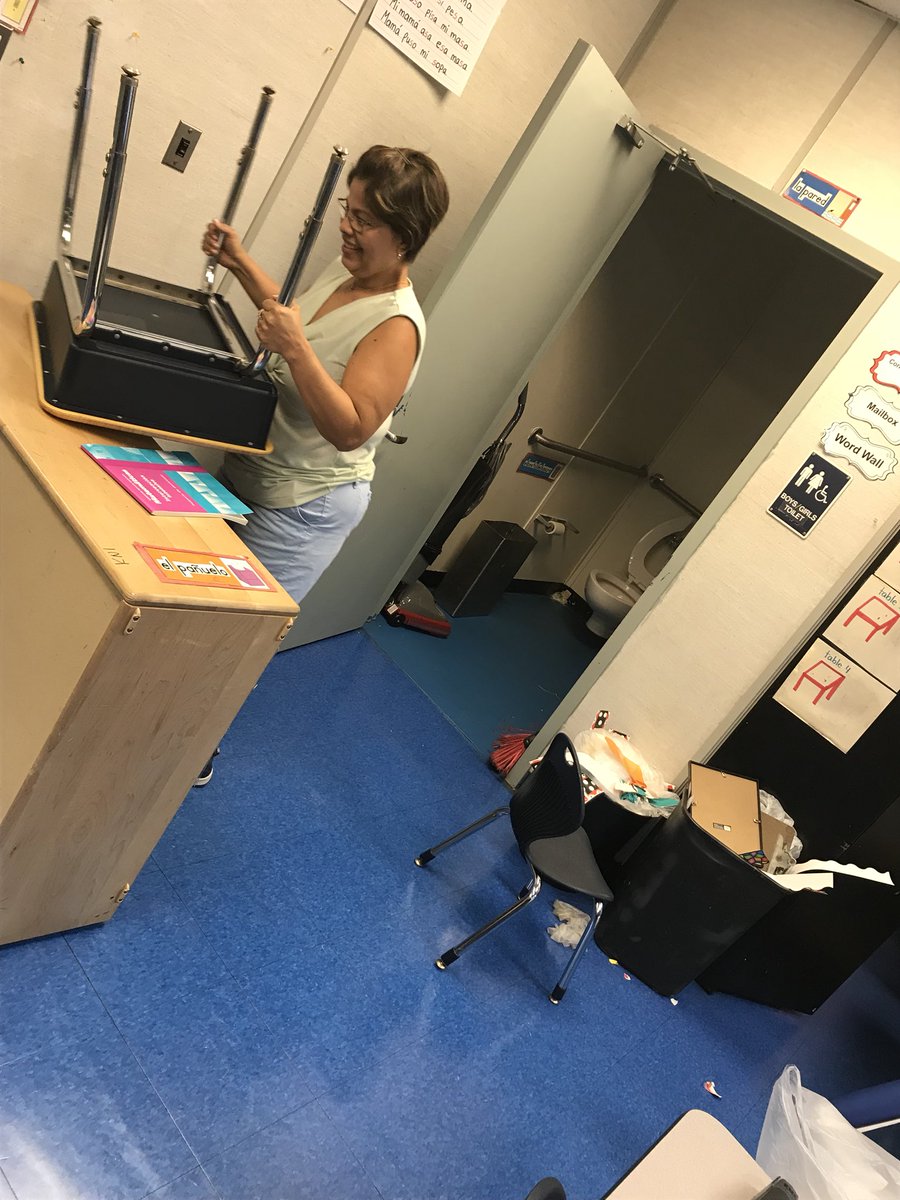 PS_196X's tweet photo. Teacher Commitment… Creating a warm and welcoming environment for our students!  @CSD12Bronx @DOEChancellor https://t.co/yuVujSWBIT