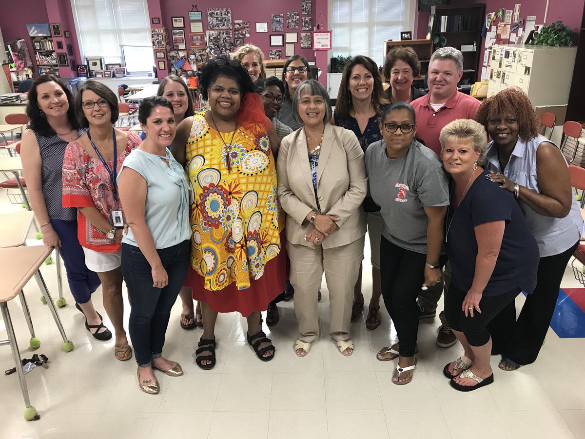 SpartanTweets's tweet photo. Thank you Superintendent and former Sanderson Principal, Cathy Moore, for choosing @SpartanTweets to host your Facebook Live video feed! @WCPSS https://t.co/HZq2LzlRyp