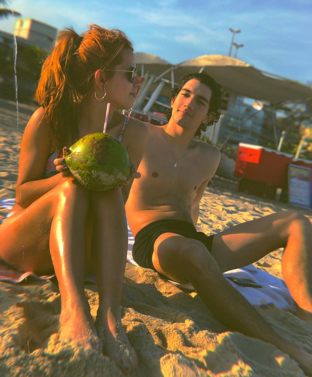 RPONCEMELHOR's tweet photo. Felix aniversário para minha grande e bela amiga @COLORADAMEDINA ❤️ obrigada por cada momento juntos 😉 amo você pequena 😍 https://t.co/0tEX93bqI2