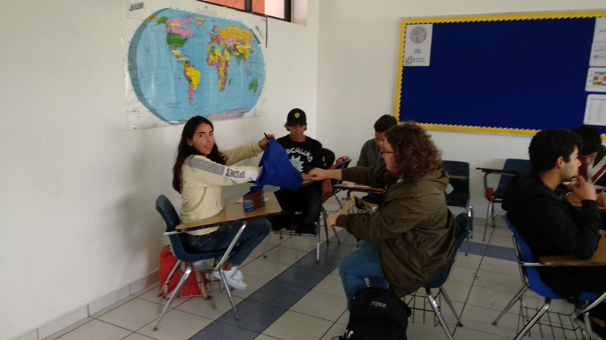 jessegb_teacher's tweet image. Mystery objects activity in TOK. Very fun lesson. #mysteryobjects #tok #waysofknowing #personalknowledge #sharedknowledge #scientificargumentation