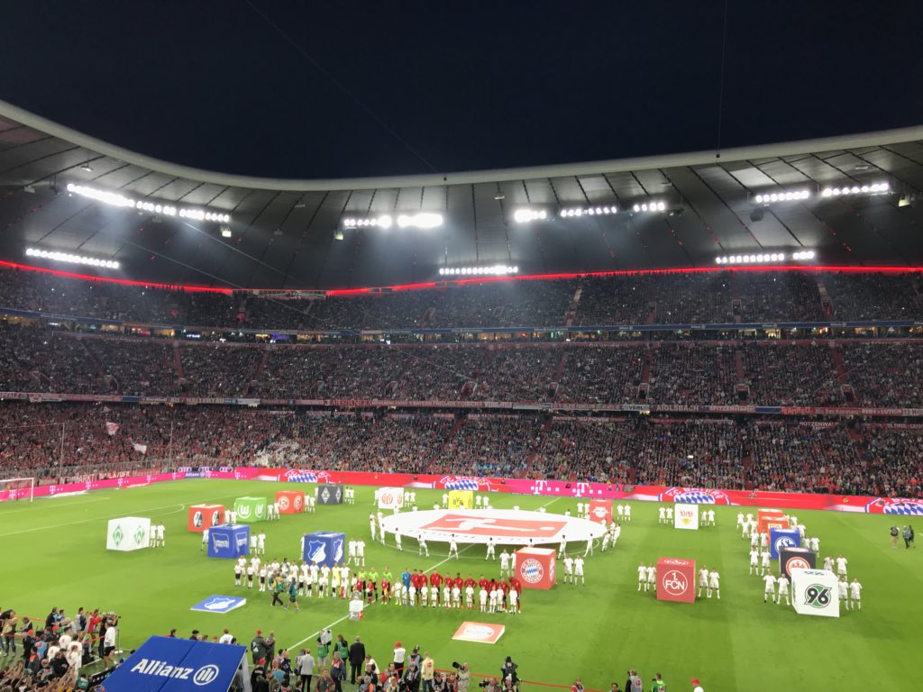 DuvnjakA's tweet photo. COUP D'ENVOI du match et du @Bundesliga_DE ! ⚽️🏆

Que le meilleur gagne.. 🔴⚪️

#FCBTSG #MiaSanMia #Bundesliga #FCBayern https://t.co/YPrjSNLeHh