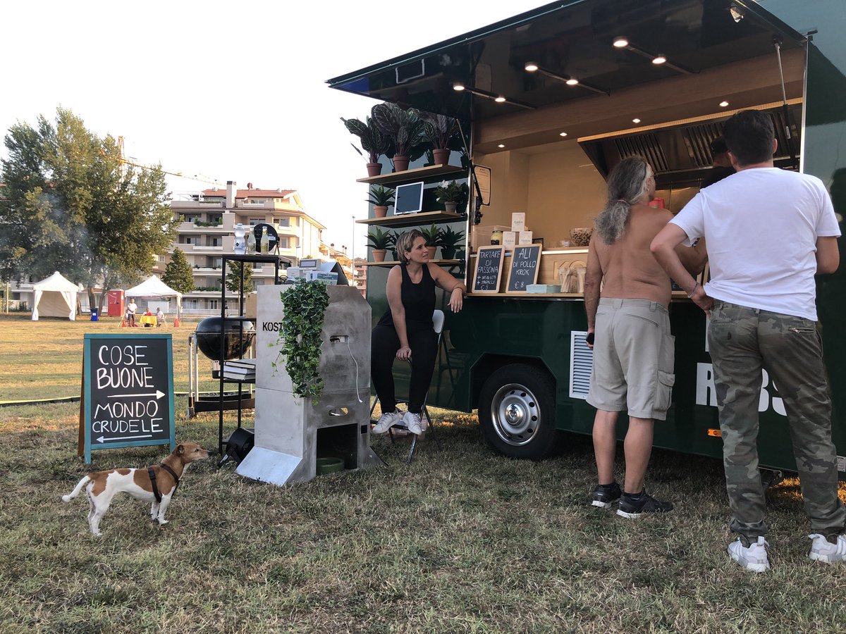 empovaldo's tweet photo. A tutto Beat!
Partito il Festival più atteso dell’estate in #Toscana.
#food #music #fun #ilfestivalnelparco #foodmusicandfun #Beat #BeatFestival #Beat2018 #beatfestival2018 https://t.co/Wbw3T66Lmu