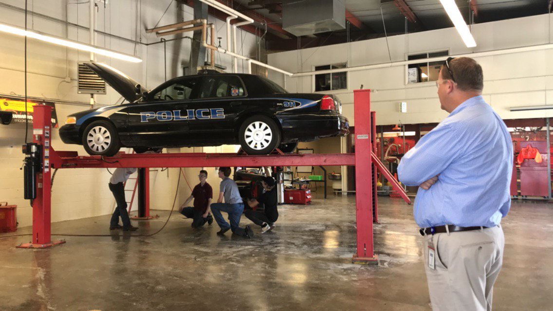 CassCareerCentr's tweet image. Superintendent @paul_mensching catching a glimpse of @CassCareerCentr Automotive and Fire Science students engaging in some afternoon skills training.  #CTEworks #careerpathways #futureready #WildcatFamily #GDTBAW