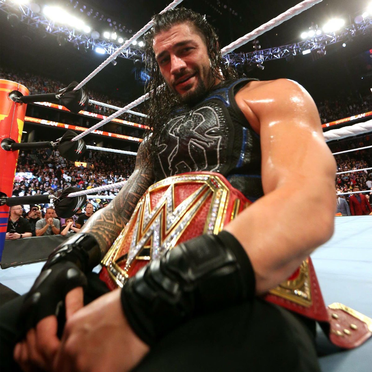 RREmpire98's tweet image. Roman’s done more with the Universal championship in 5 days than Brock did in 500+ days! #RomanReigns #RomanEmpire #IStandWithRomanReigns #RomanIsRaw #RomanIsWWE