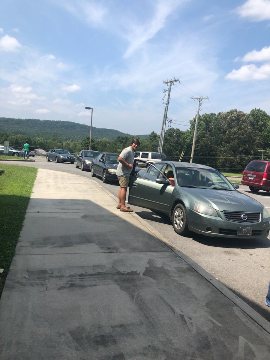 WCSMissionSupp's tweet photo. Rambler Buddies gearing up helping with dismissal at Gilbert Elementary today! #WCSready #RamblerNation #RamblerBuddies https://t.co/dHhLa3nlhy