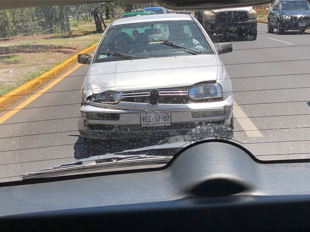 Si alguien conoce a quien acaba de chocar sobre Salvador Nava a la altura de Xicoténcatl en un auto compacto rojo. Estas son las placas del coche que se dio a la fuga