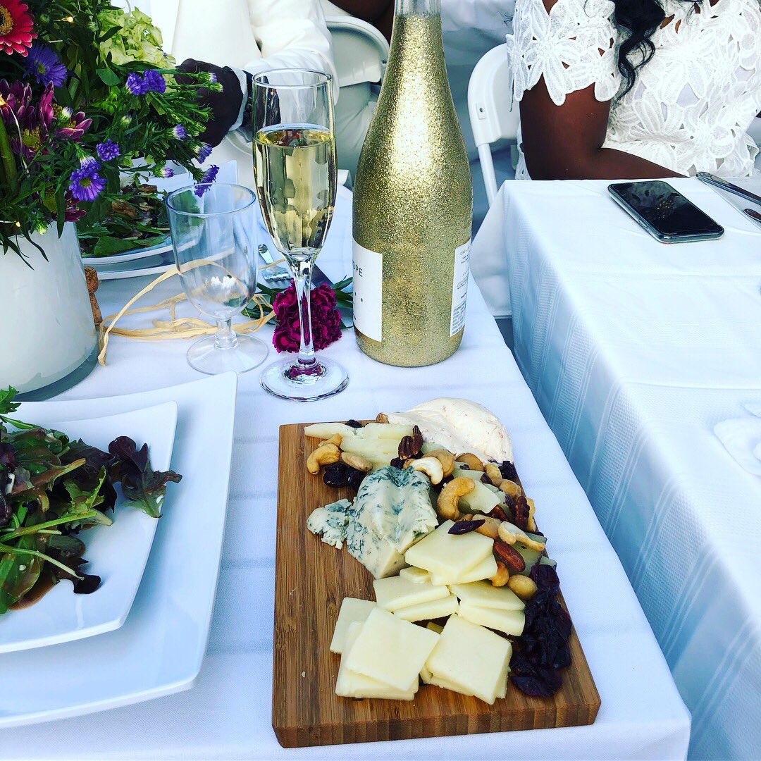 cateringotb's tweet photo. @catering_out_the_box does DEB! #COTB #DEBChicago #DEB #DEBChicago2018 #Chicagocaterer #foodie https://t.co/TlIxCIqCyU