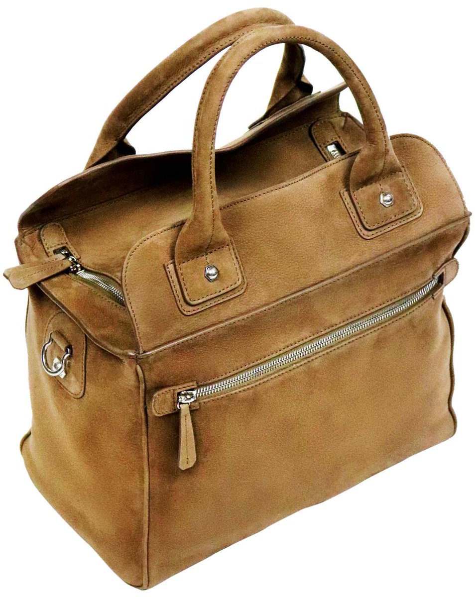 htsi's tweet photo. #Connolly’s updated sea bag is an eminently elegant travel companion  https://t.co/142BwOAC0e https://t.co/HVbPBfdQYm