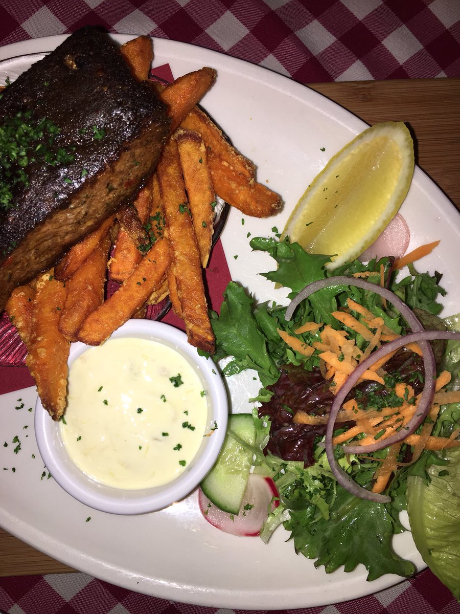 sharonjheaton's tweet photo. Friday night at my local... The food is literally “Heaven on a plate!” #WhiteLionInnThakeham #GastroPub #Sussexbythesea #Bestkeptsecret @VSussex @sussexbythesea1 @SussexLifeMag @sussex https://t.co/gE6IuyBrkC