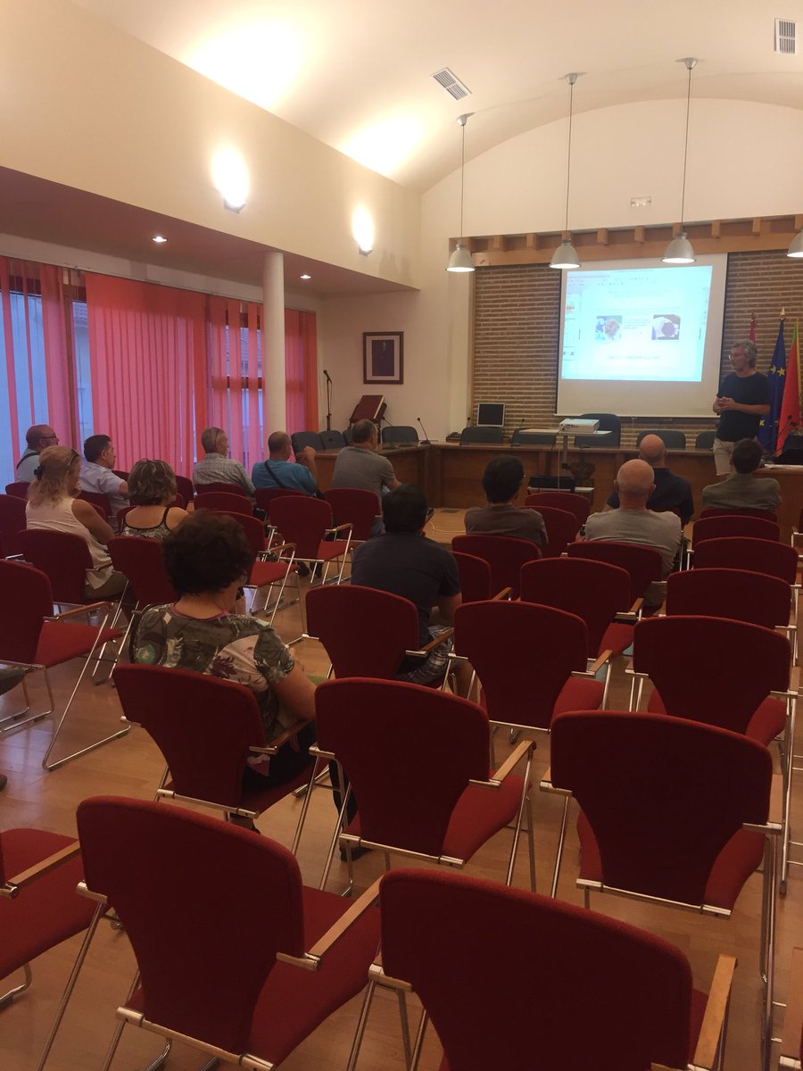 En Yunquera de Henares en el taller de compostaje organizado para los huertos del municipio organizado por <a href="/VegaHenares/">Vega del Henares</a> <a href="/HresAgrcmposta/">Henares Agrocomposta</a> @E_BioReg @YunqueraH