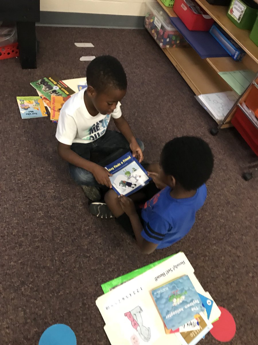 uwpgolfer's tweet photo. 1st graders readers working hard with sharing books and working with their reading partners. @61WatsonWarrior https://t.co/XFHSaXY6NJ