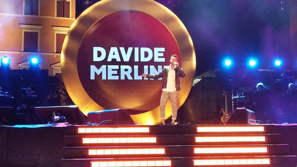 <a href="/MerliniDavide/">Davide Merlini</a> dopo le esperienze di <a href="/XFactor_Italia/">X FACTOR</a> e <a href="/taleequaleshow/">Tale e Quale Show</a> incanta il pubblico mestrino del <a href="/FestivalShow/">FestivalShow</a>