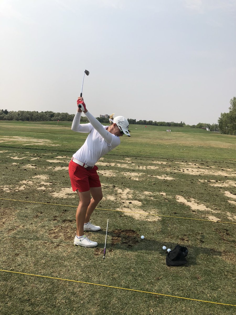 AlenaSharp's tweet image. Welcome to the Prairies. A bit breezy today. Honoured to wear red and white today!! @cpwomensopen 🇨🇦🇨🇦🇨🇦