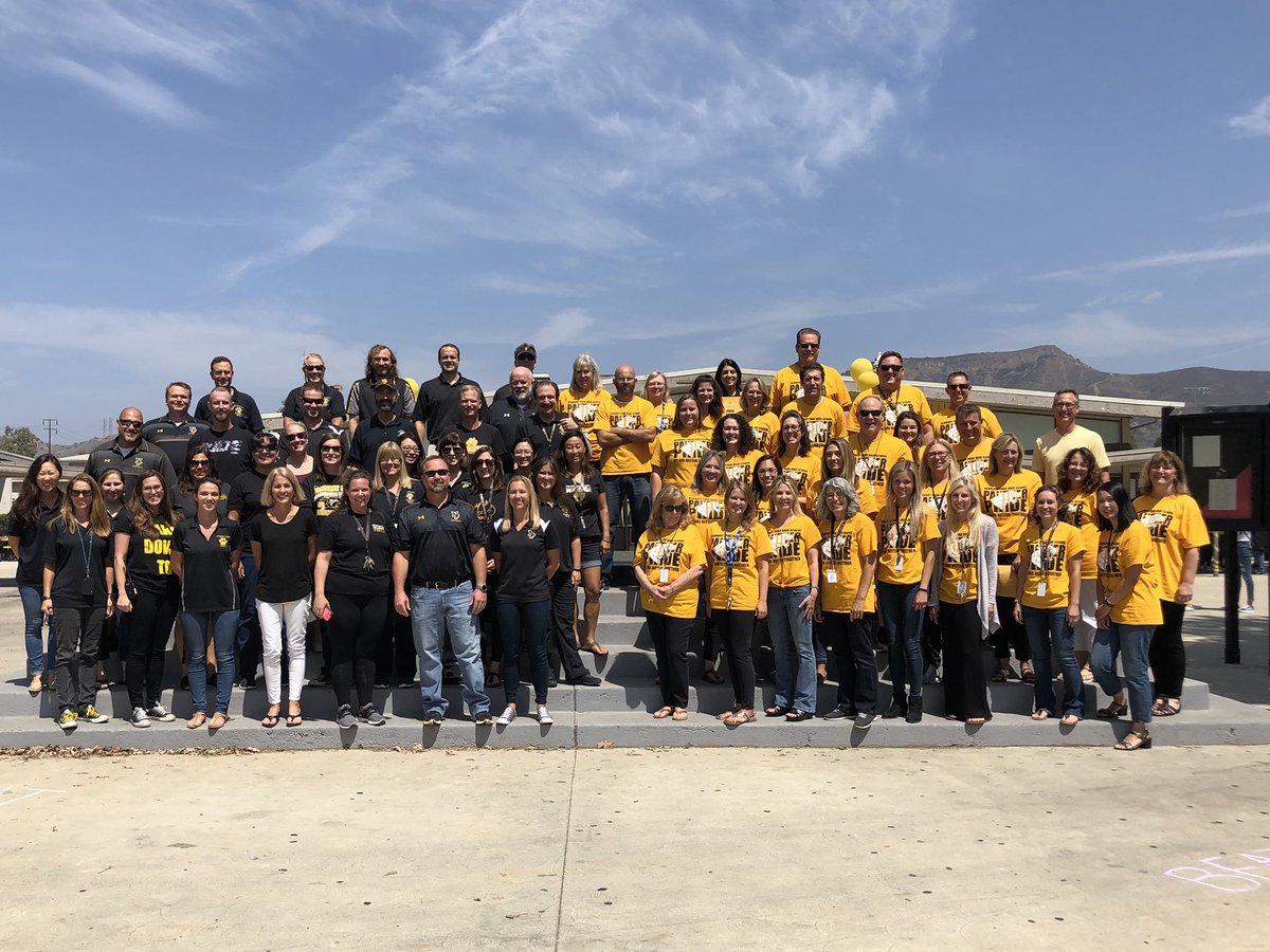 MrsCaulfield99's tweet image. NPHS showing our squad spirit but we are a really united team. #bettertogether #goingforgold vs #blackcatattack @nphspanthers @NewburyParkHS @NPHSAthletic