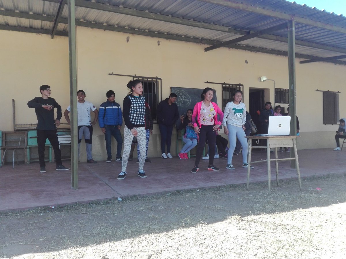 Vale21082's tweet photo. #TallerDeDeporte
#ProfCaillou
#Baile.
@MariaElu15 @fguillesaavedra @AlancayDel @UrtubeyJM @ https://t.co/hEFiOEq3xe