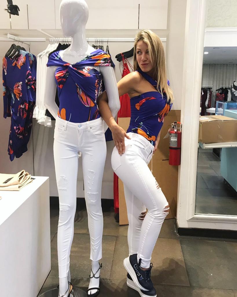 modoavion4's tweet photo. Haciendo amigos en el Shopping
🛍👀🤷🏼‍♀️
Muy Pronto📺 #ModoAvionTV
@MonteCarloTV @sinapsisideas https://t.co/cjOciZFQF3