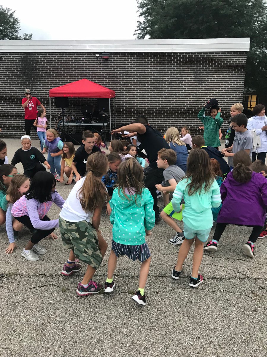 lfisherIG's tweet photo. Grover’s dancing it up at the PTC Back to School Bash! #iginspires https://t.co/WYOB035mUW