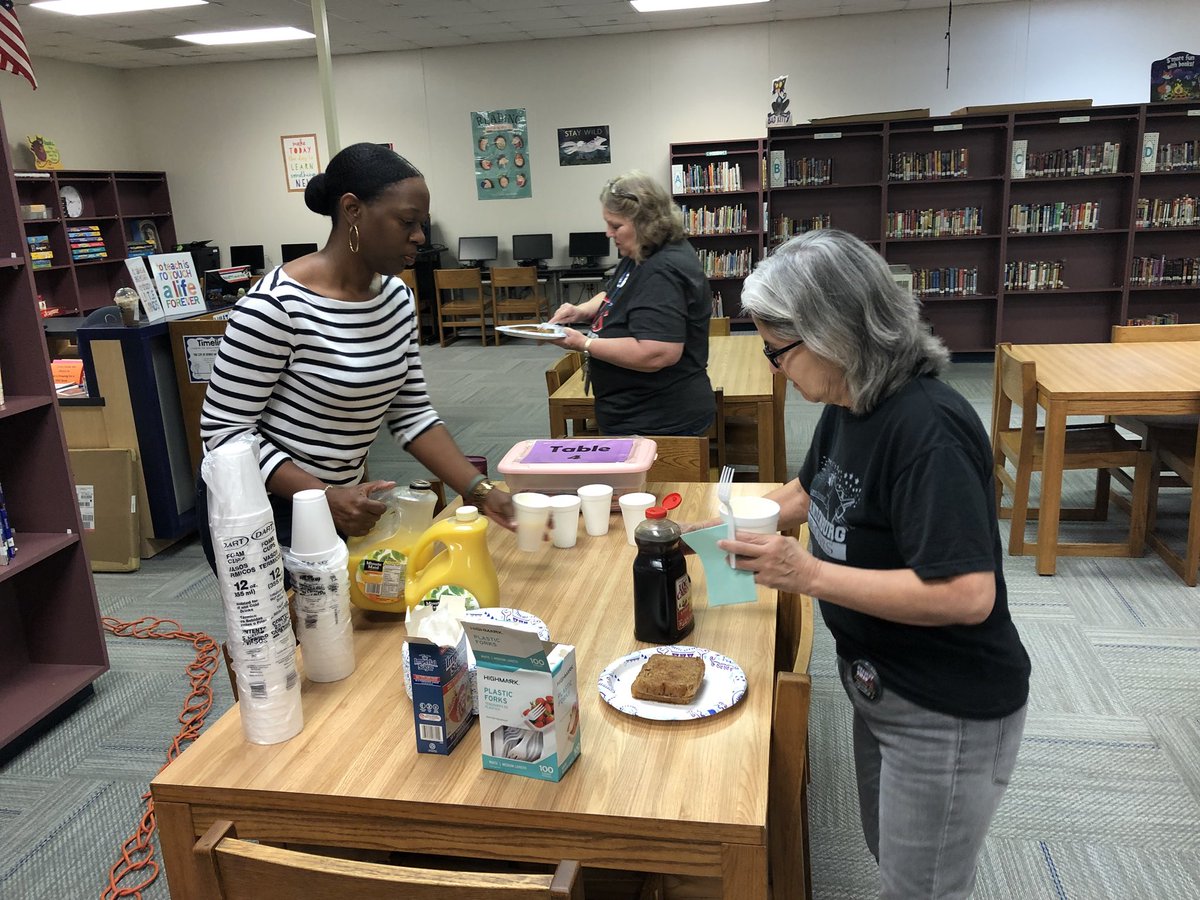 BrandenburgFAA's tweet photo. After a late night for Meet the Teacher, the administrators surprised the staff with breakfast. #welovetoeat #fullandready https://t.co/jpl3whuDkY