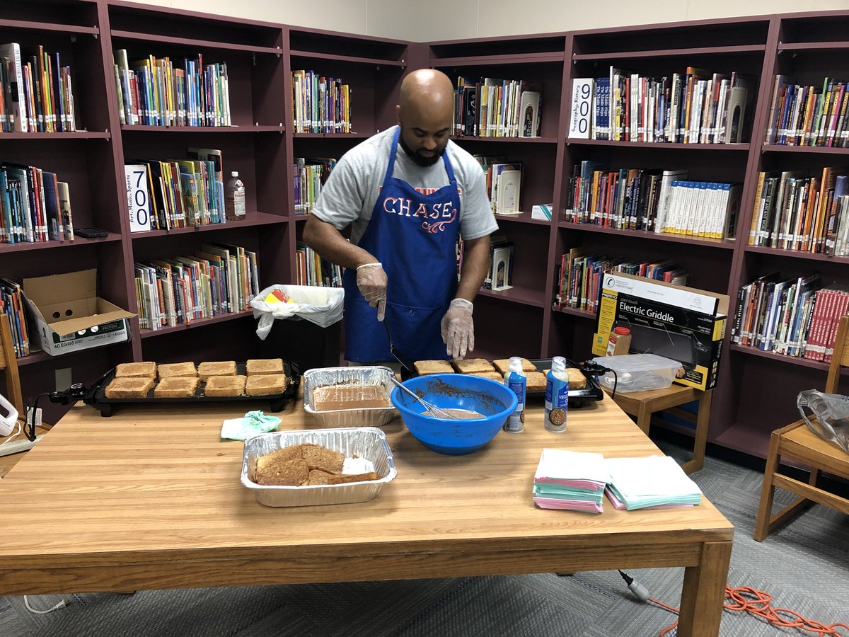 BrandenburgFAA's tweet photo. After a late night for Meet the Teacher, the administrators surprised the staff with breakfast. #welovetoeat #fullandready https://t.co/jpl3whuDkY