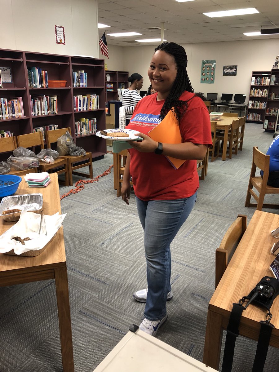 BrandenburgFAA's tweet photo. After a late night for Meet the Teacher, the administrators surprised the staff with breakfast. #welovetoeat #fullandready https://t.co/jpl3whuDkY