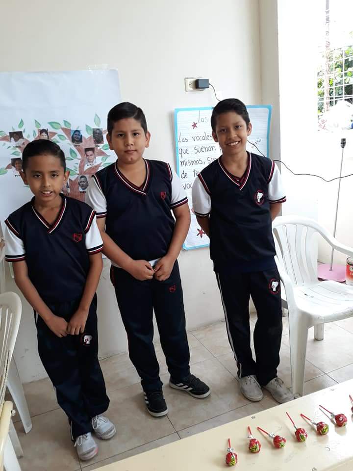 danielassilva4's tweet photo. Mis enanos en su semana cultural de la escuela 🏨🏨 https://t.co/P1y56yg1NU
